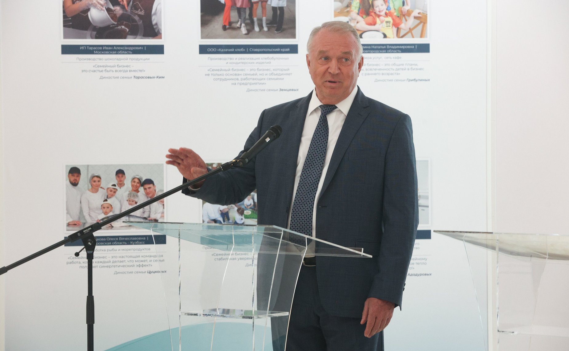 В Совете Федерации состоялась торжественная церемония открытия фотовыставки «Семейные бизнес-династии регионов России», посвященная Дню семьи, любви и верности