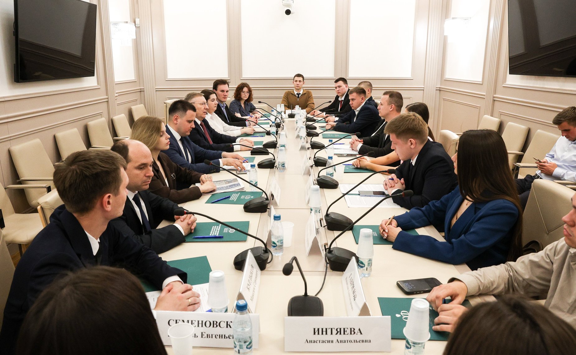 Встреча Александра Варфоломеева с членами молодежного парламента при Тульской областной Думе