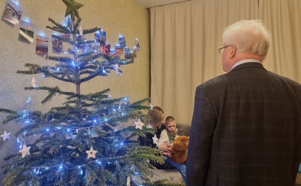Владимир Чижов в рамках благотворительной акции «Ёлка желаний» поздравил детей с Праздником