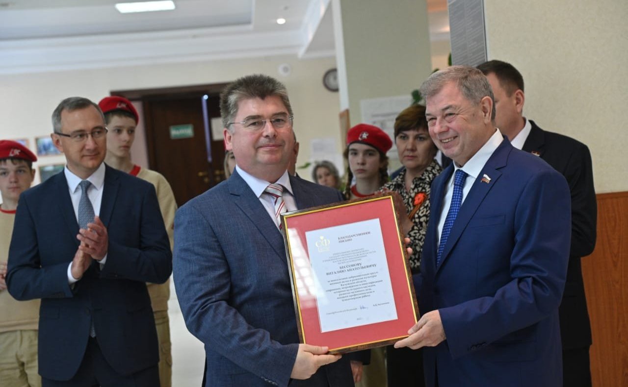 Анатолий Артамонов в рамках рабочей поездки в Калужскую область принял участие в церемонии открытия новой экспозиции историко-краеведческого музея в селе Красное Хвастовичского района