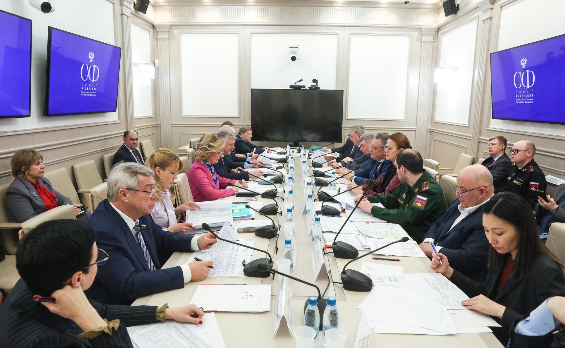 Инна Святенко провела совещание о законодательных инициативах по социально-правовой защите участников СВО и их семей