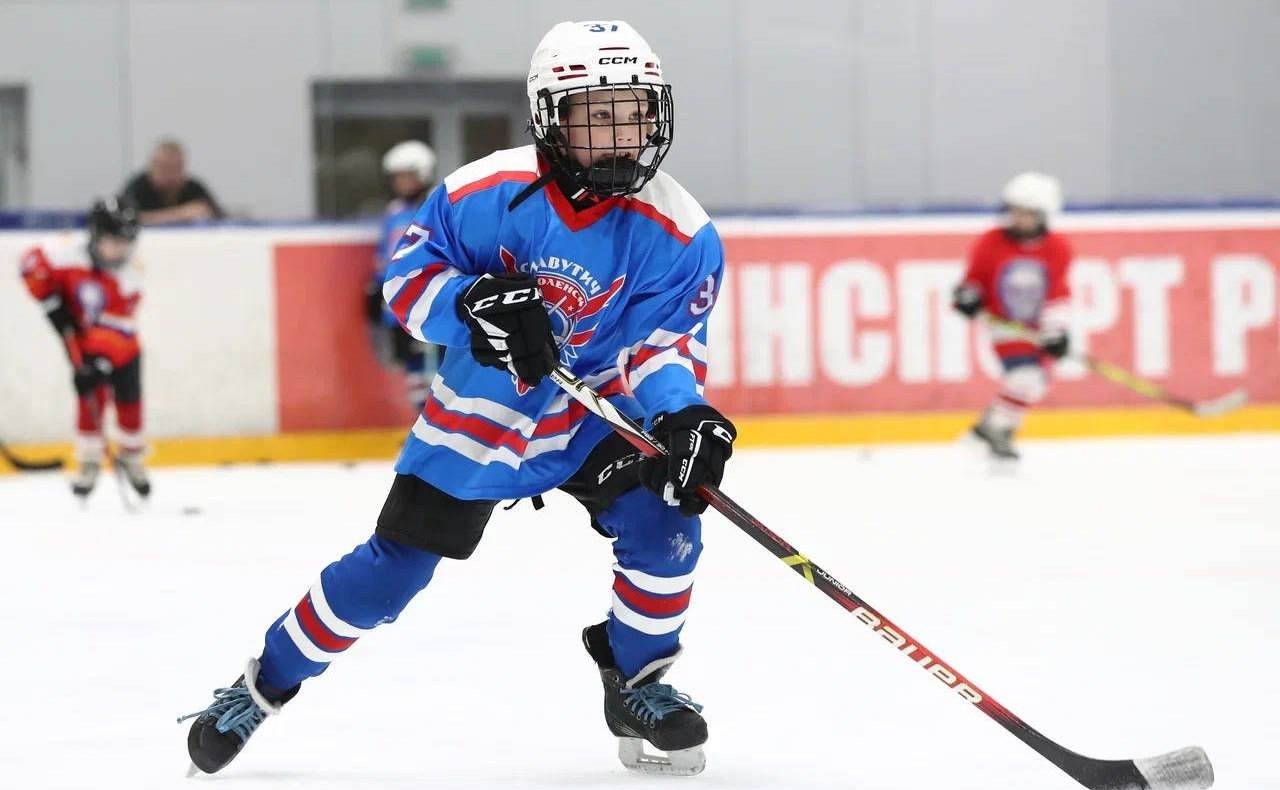 Руслан Смашнёв принял участие в церемонии открытия товарищеского хоккейного матча между командами Белорусского государственного университета физической культуры и Смоленского государственного университета спорта