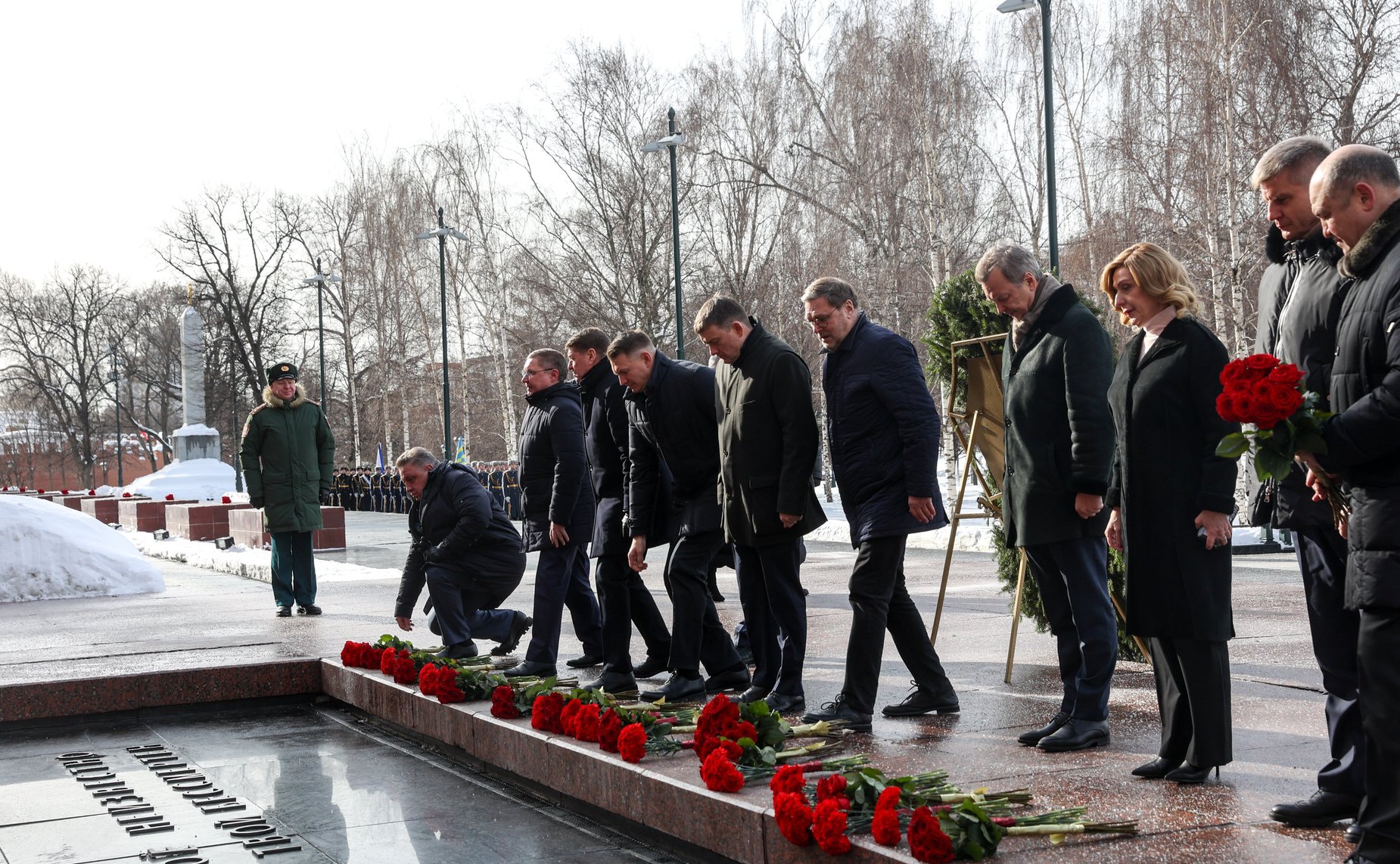 Председатель Совета Федерации Валентина Матвиенко возложила цветы к Могиле Неизвестного Солдата у Кремлевской стены