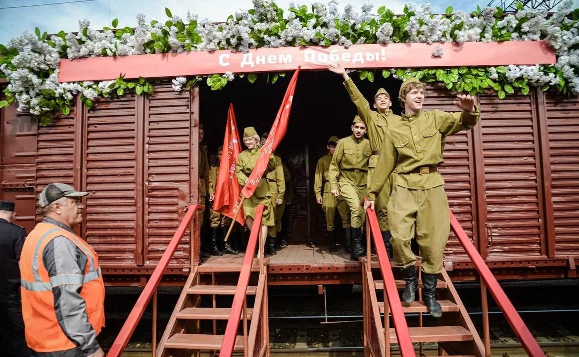 Председатель Комитета СФ по федеративному устройству, региональной политике, местному самоуправлению и делам Севера Андрей Шевченко принял участие в торжественной встрече «Поезда Победы» на вокзале Оренбурга
