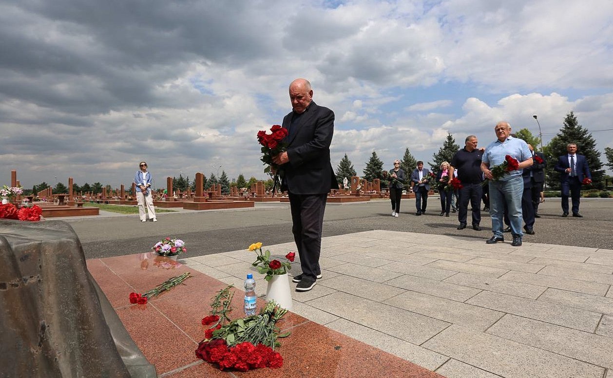 Делегации Совета Федерации приняла участие в праздничных мероприятиях по случаю 15- летия признания независимости Республики Южная Осетия