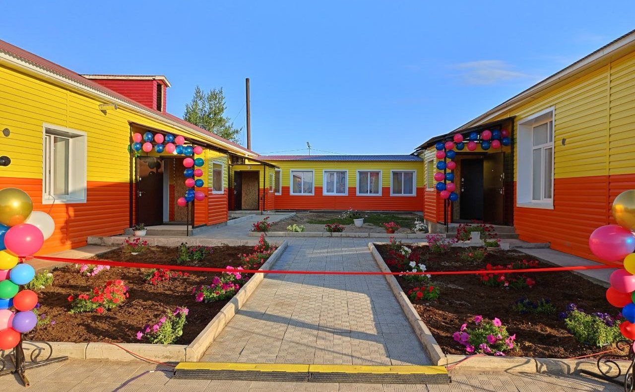 Баир Жамсуев в ходе региональной поездки принял участие в церемониях торжественного открытия после капитального ремонта детского сада в селе Токчин и школы в селе Зуткулей Агинского Бурятского округа