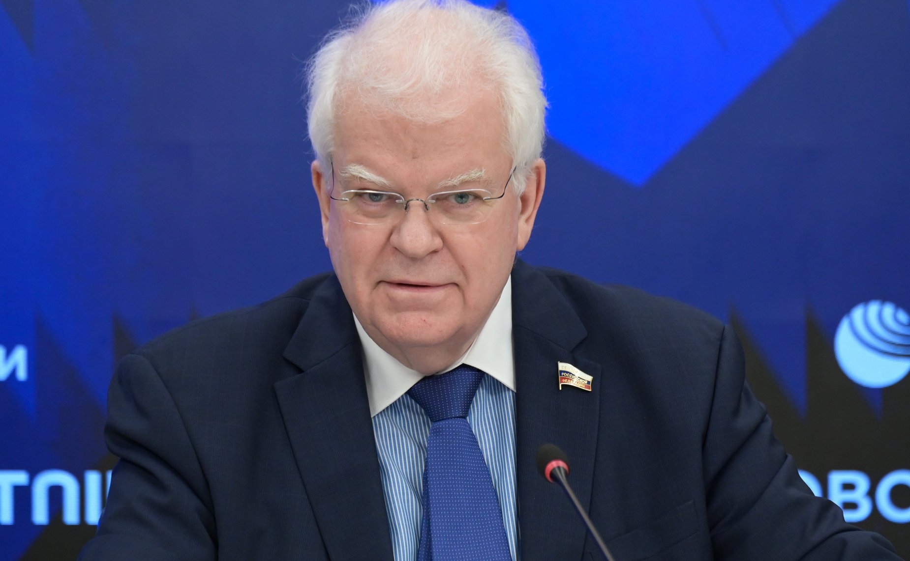 Пресс-конференция первого заместителя председателя Комитета Совета Федерации по обороне и безопасности Владимира Чижова об итогах саммита Европейского Союза и актуальной ситуации в странах Евросоюза и НАТО на фоне происходящих в мире событий