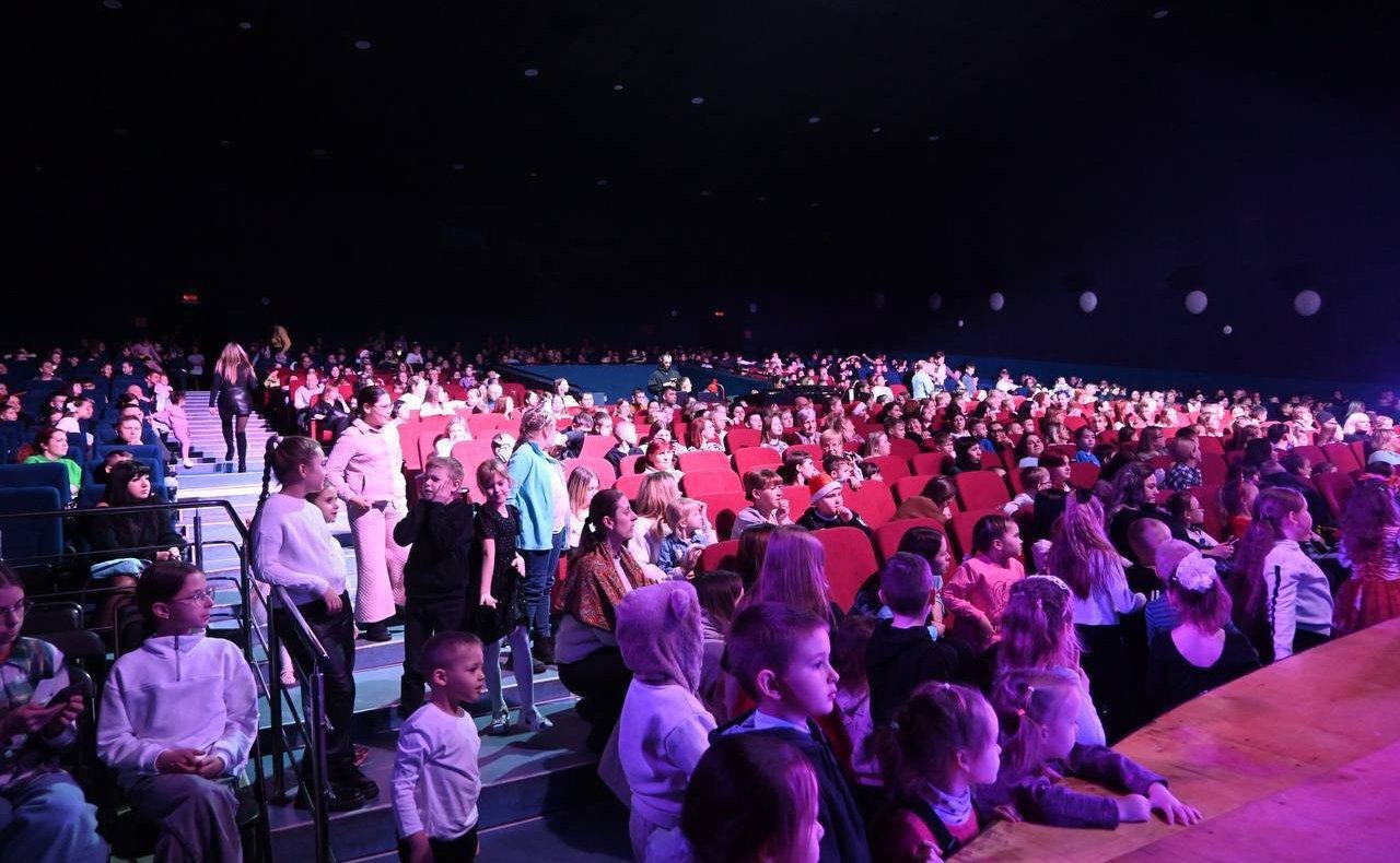 В Доме культуры «Руслан» состоялось новогоднее представление для детей участников СВО