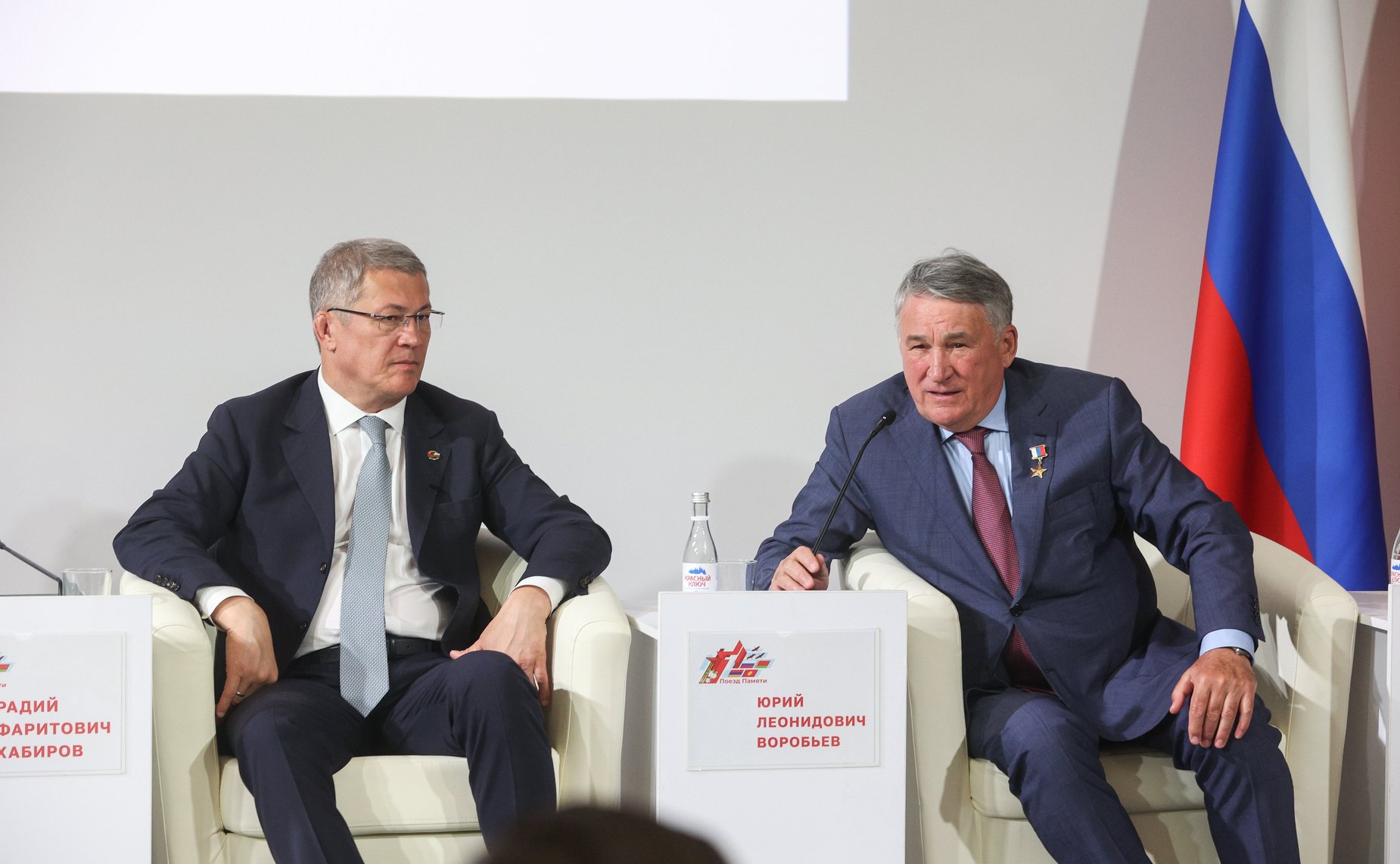 Валентина Матвиенко и Наталья Кочанова встретились с участниками культурно-образовательного проекта «Поезд Памяти». Мероприятие состоялось в Уфе в рамках Х Форума регионов России и Беларуси