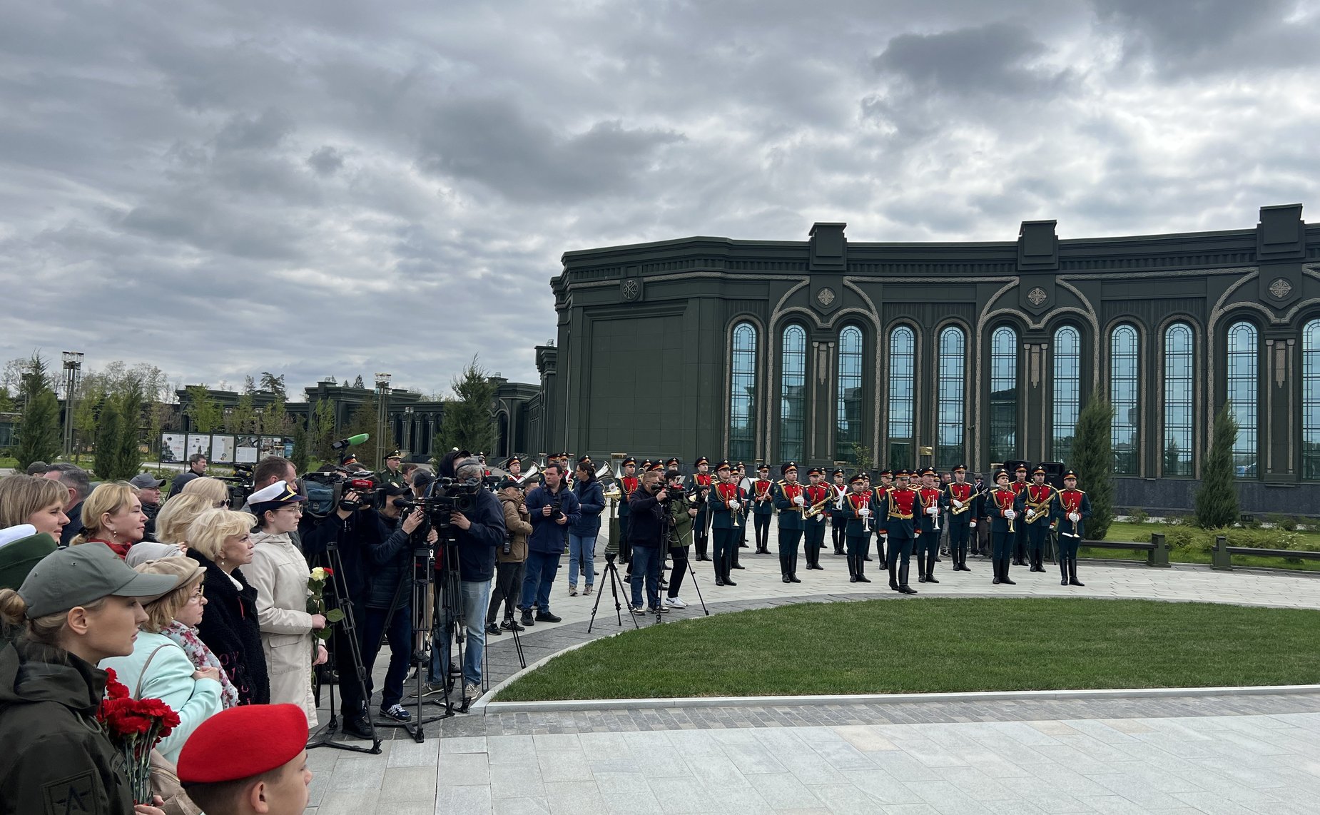Заместитель Председателя Совета Федерации Инна Святенко приняла участие в открытии скульптуры «Подвигу женщин»