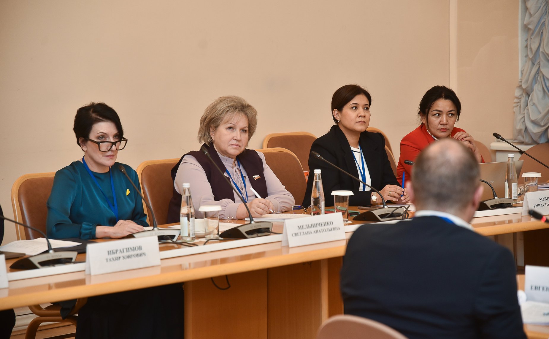 Елена Писарева приняла участие в работе сессии «Международное сотрудничество в сфере образования. „Профессии будущего“ в легкой промышленности» в рамках Международного форума «Содружество моды»