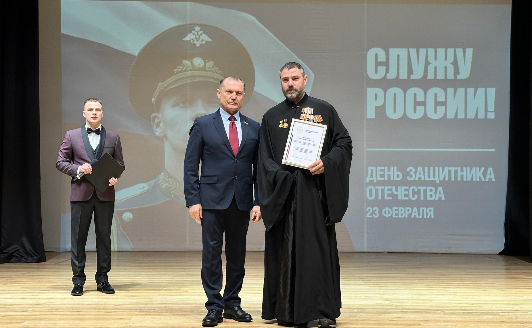 Игорь Мурог поздравил ряжских защитников Отечества и поддержал благотворительную ярмарку «Движения Первых»