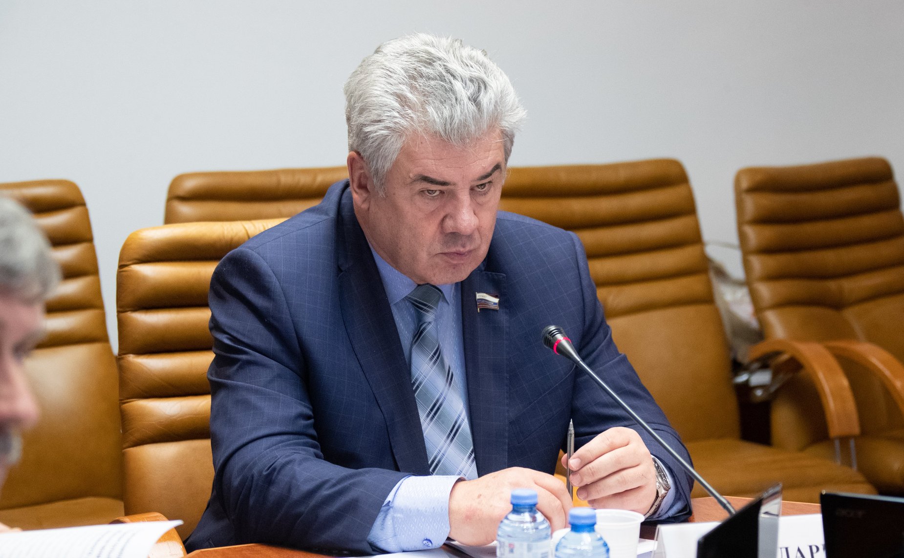 Виктор Бондарев