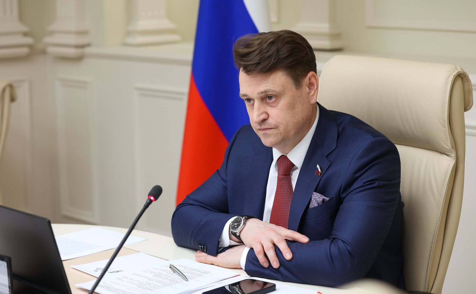 Олег Голов