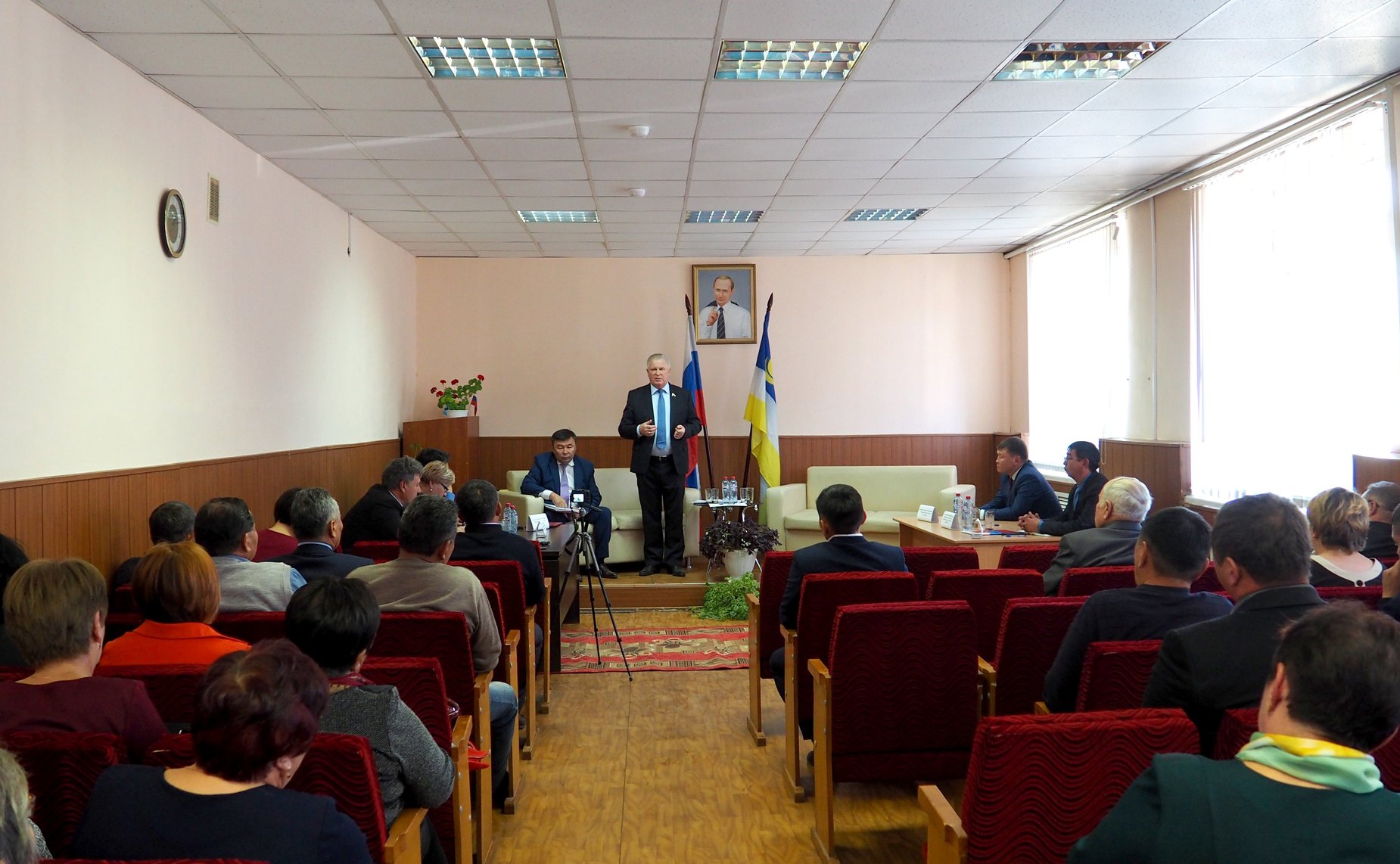 Вячеслав Наговицын встретился с главами поселений, депутатами и жителями Джидинского района