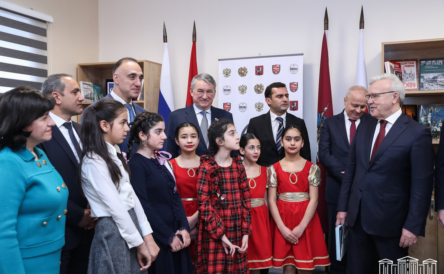 Российская делегация приняла участие в открытии Русского центра в Юношеской школе искусства в городе Цахкадзор
