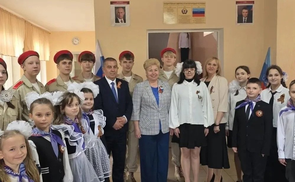 Ольга Бас в ЛНР посетила Перевальскую школу № 12 имени Геннадия Ширко