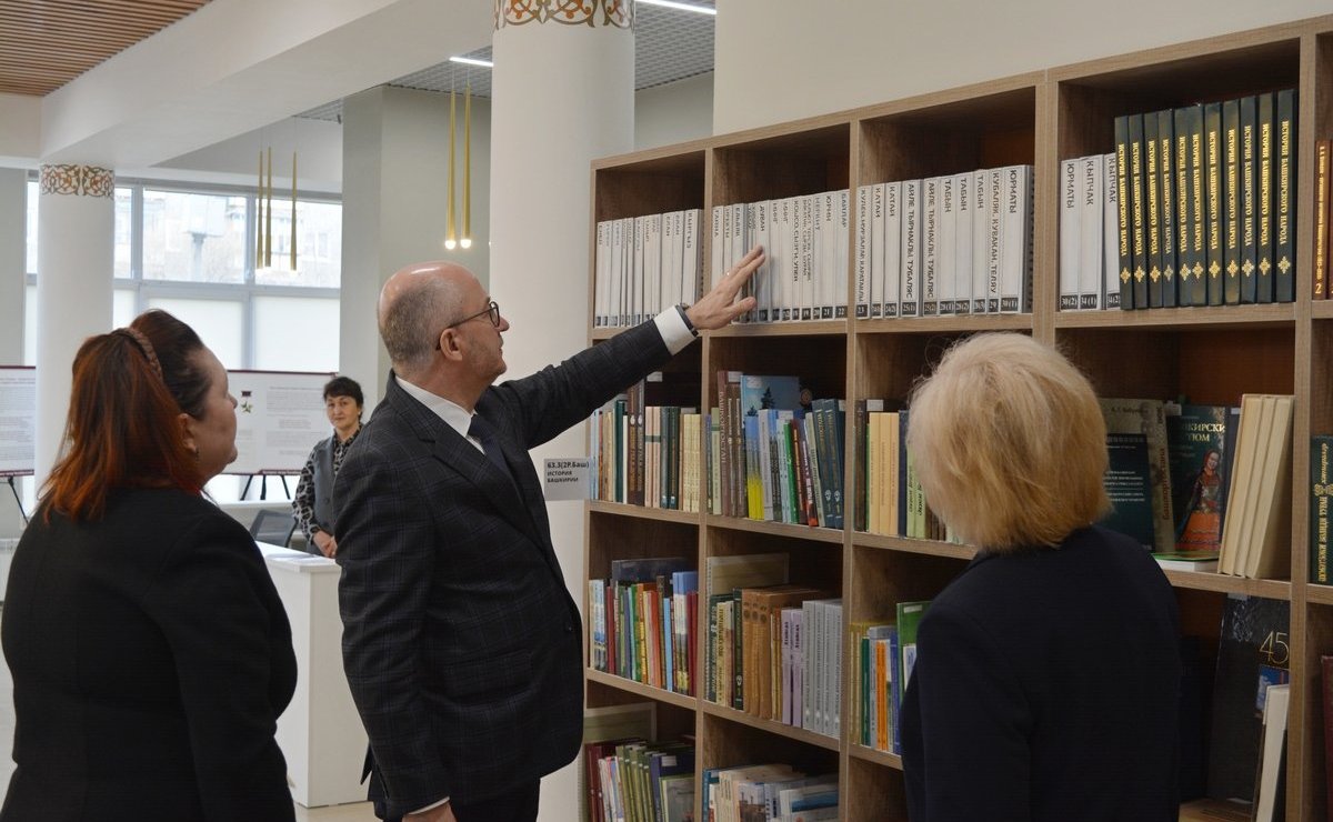 Олег Цепкин посетил модернизированную библиотеку им. Ш. Бабича в Челябинске