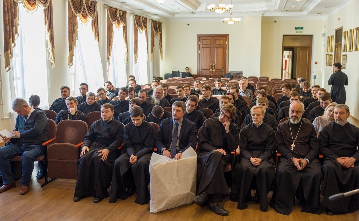 Андрей Денисов выступил перед студентами вузов Саратовской области