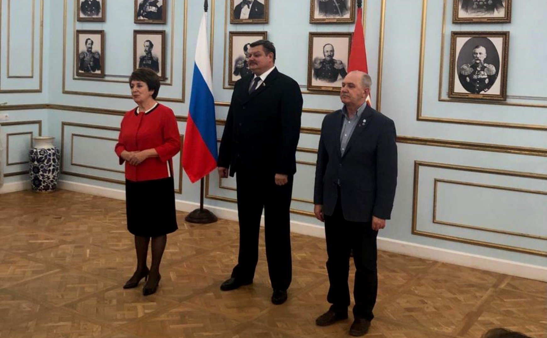 Екатерина Алтабаева и Сергей Колбин наградили победителей детского конкурса «Портрет твоего края»