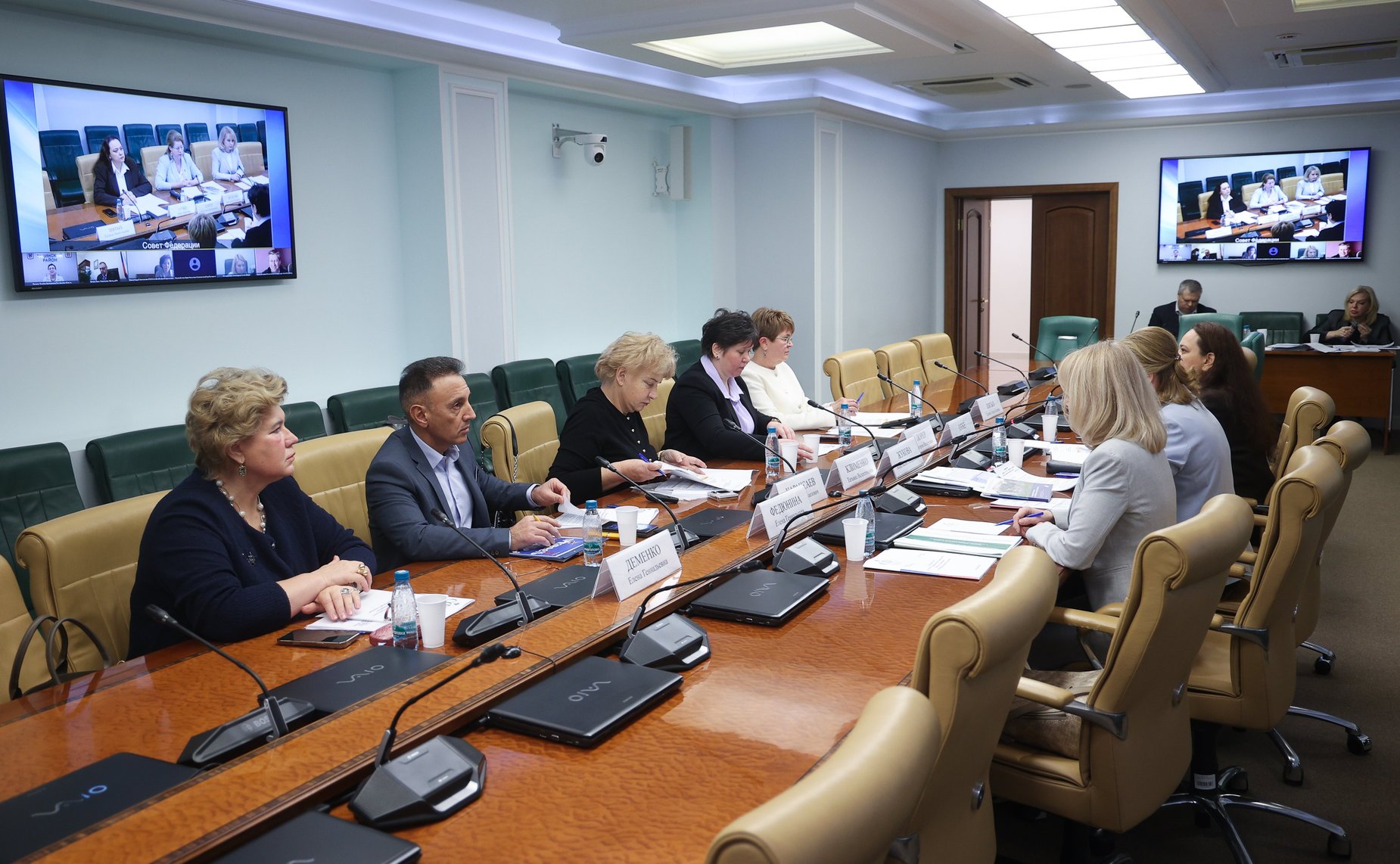 Совещание Комитета Совета Федерации по социальной политике «Профилактика социального сиротства: внедрение семьесберегающего подхода»