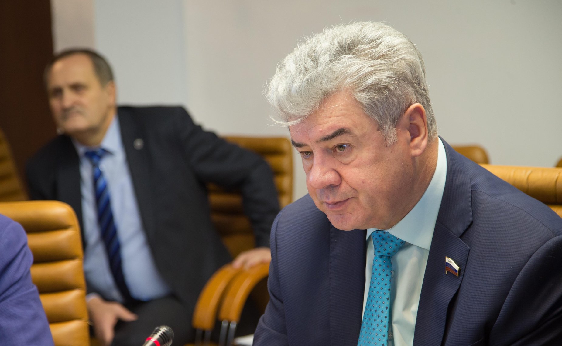 Виктор Бондарев