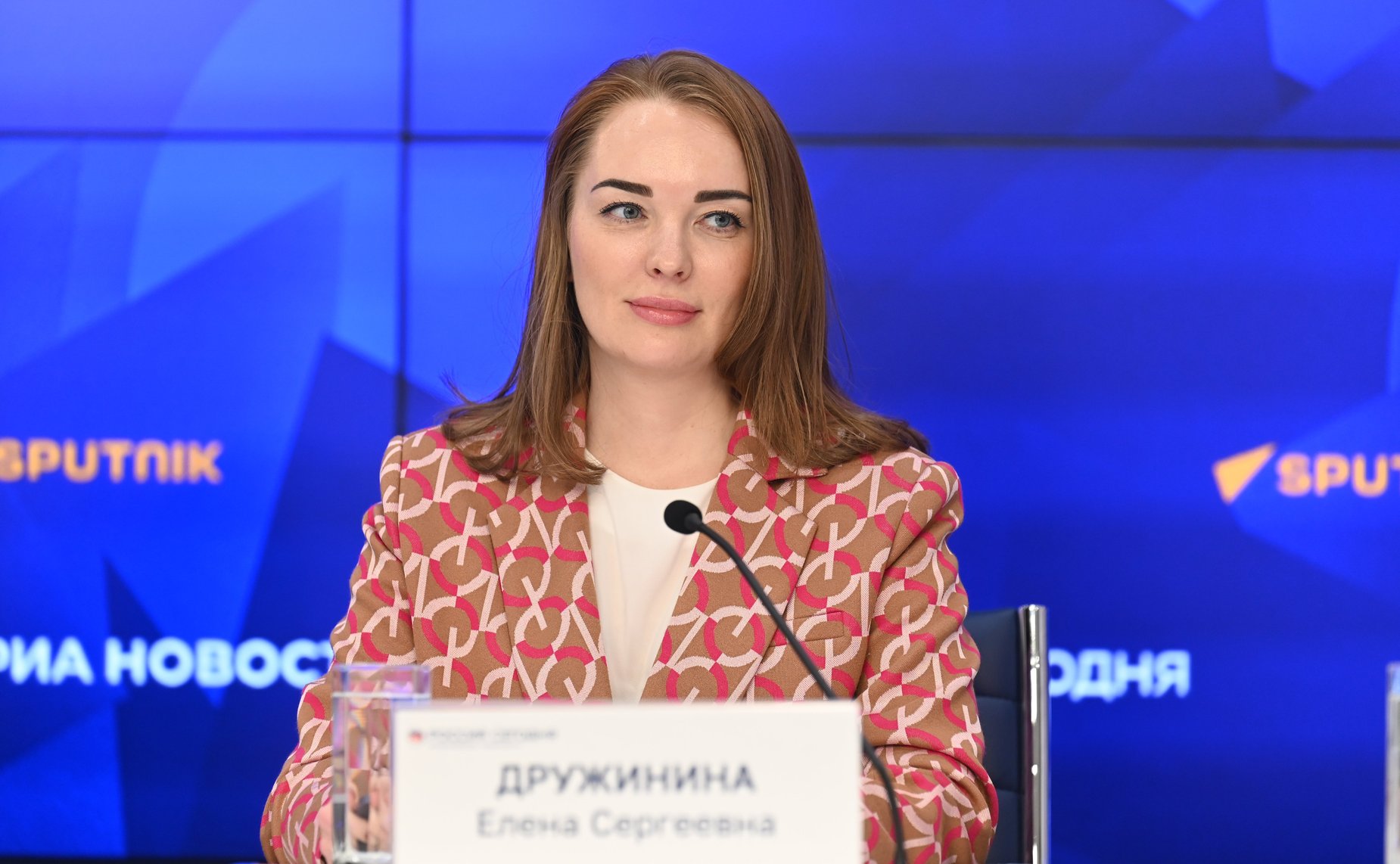 Пресс-конференция, посвященная запуску второго сезона проекта «Женщины: Школа наставничества» в пресс-центре МИА «Россия сегодня»