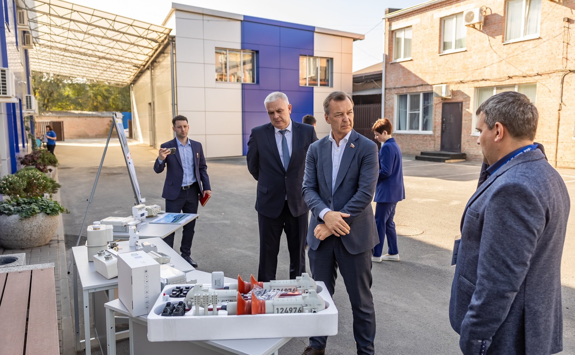 Первый заместитель Председателя СФ Андрей Яцкин в рамках поездки в Ростовскую область посетил одну из компаний, которая занимается производством умных счетчиков и ПО для учета энерго- и газопотребления