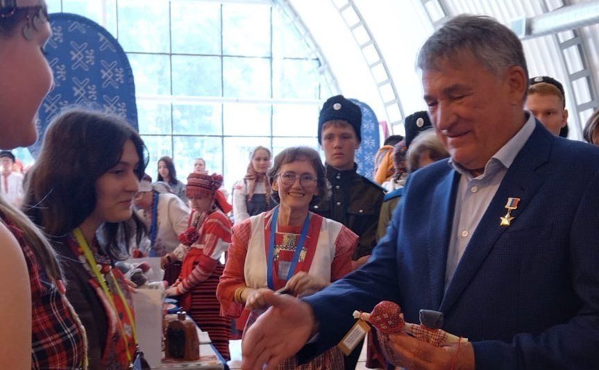 Юрий Воробьев принял участие в заключительном этапе Всероссийского детского фестиваля «Наследники традиций», который проходит на Вологодчине