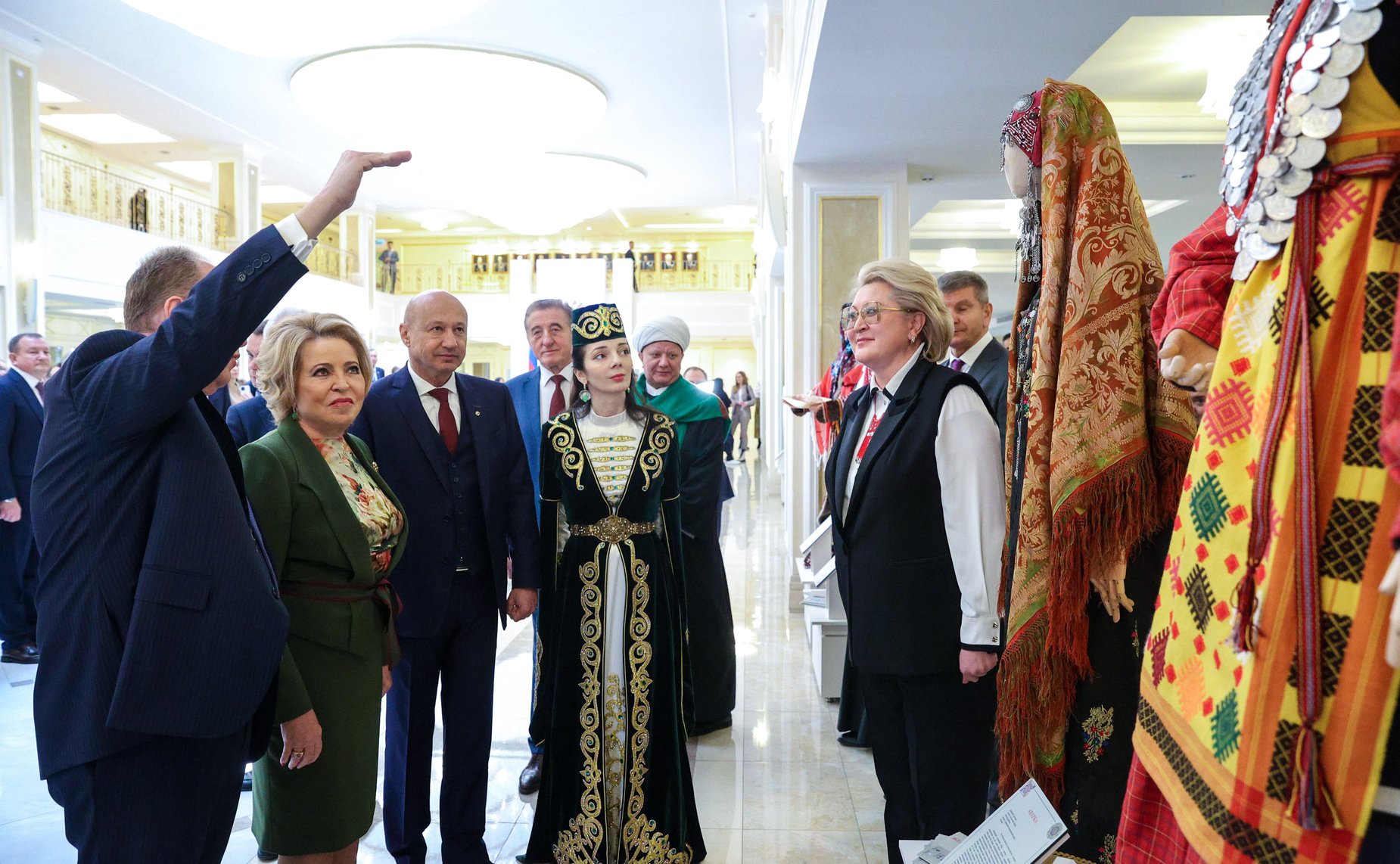 В Совете Федерации открылась выставка «Традиционные женские образы России»