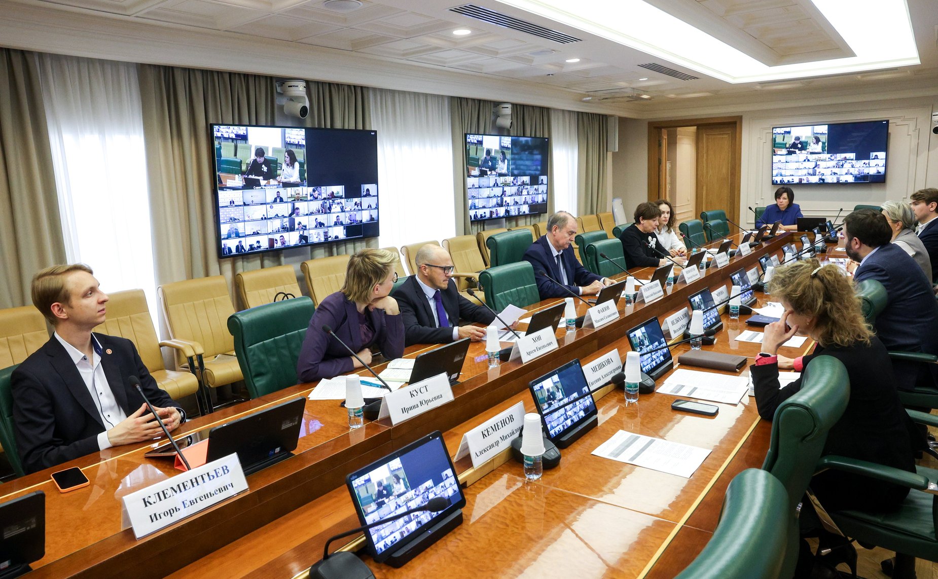 Круглый стол Комитета СФ по экономической политике «О правоприменительной практике в части недискриминационного доступа операторов связи к инфраструктуре многоквартирных домов в целях обеспечения граждан услугами связи»