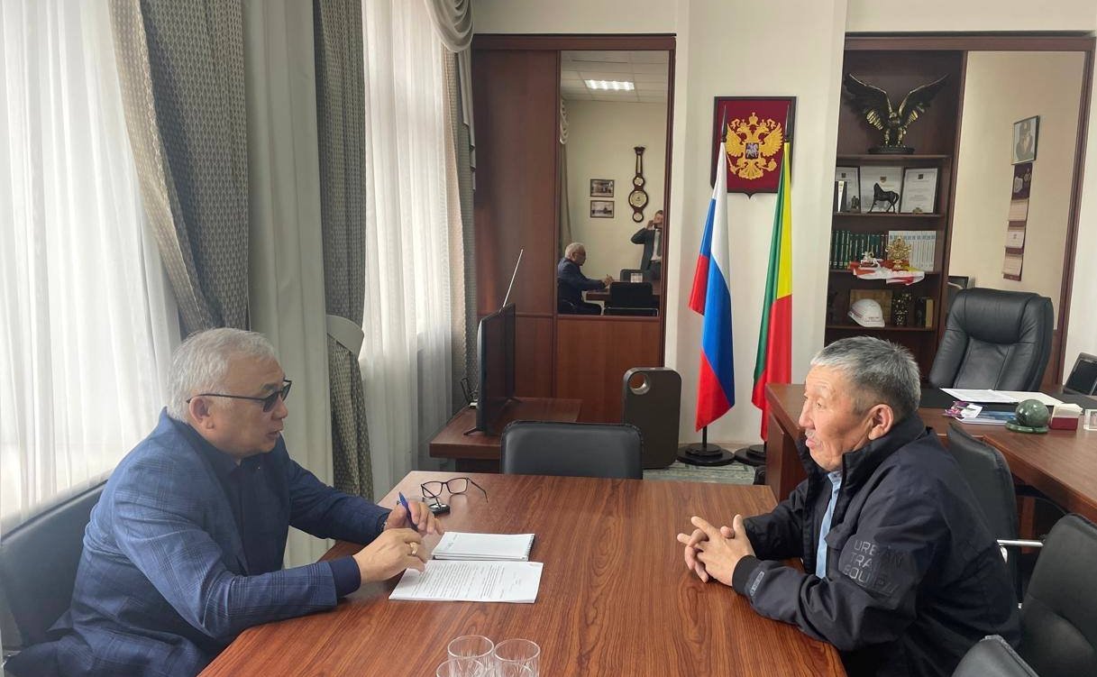 Баир Жамсуев в рамках региональной недели встретился с жителями в ходе традиционного личного приема