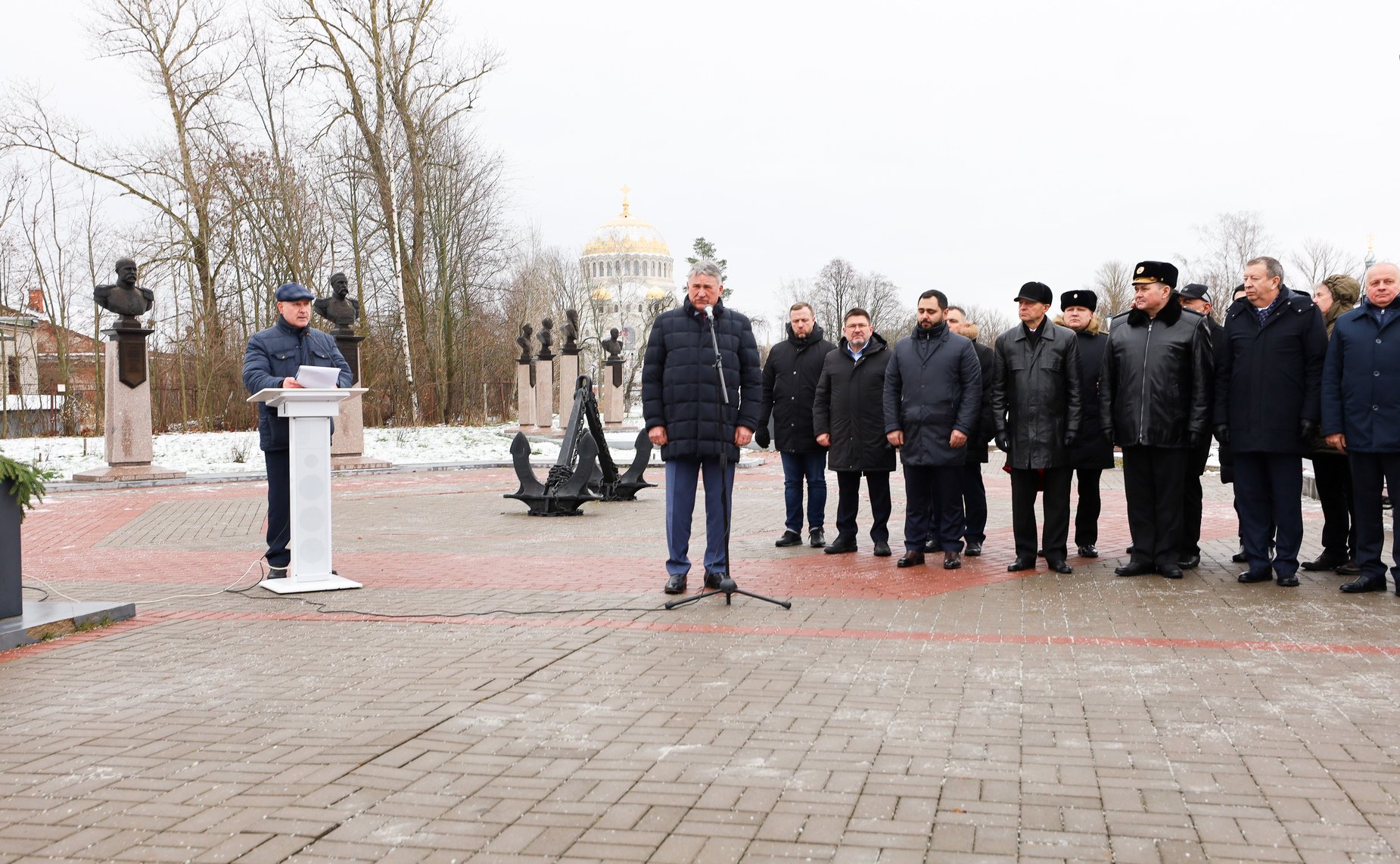 Сенаторы РФ приняли участие в торжественной церемонии открытия памятника Адмиралу флота Советского Союза Исакову Ивану Степановичу