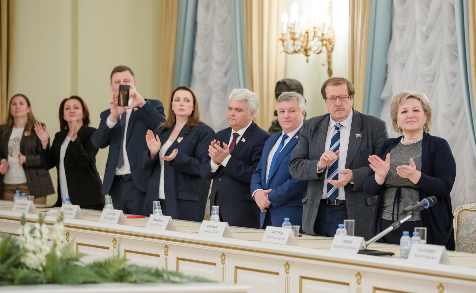 Лилия Гумерова провела совещание на тему «Участие деятелей культуры и искусства в мероприятиях по поддержке участников специальной военной операции»