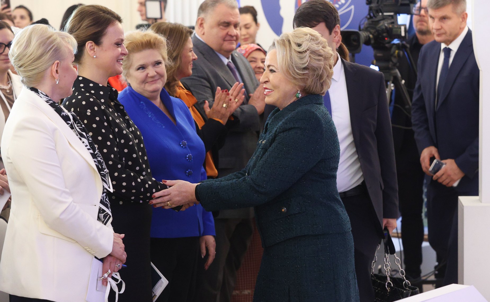 Пленарное заседание международного форума «Женщины за сохранение традиций»