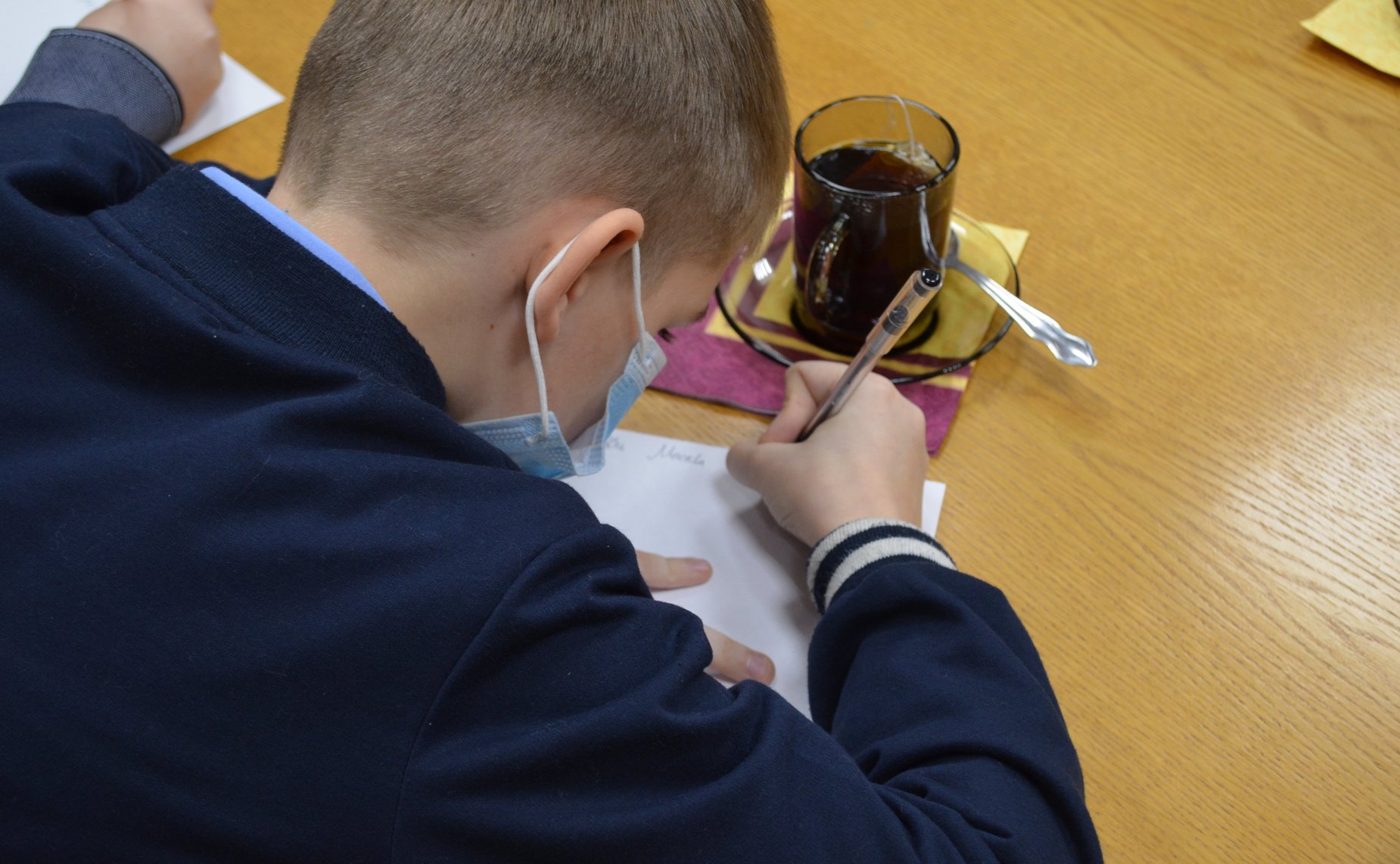 Сергей Аренин поздравил семьи военнослужащих и сотрудников, погибших при исполнении служебного долга, с наступающим Новым годом и Рождеством