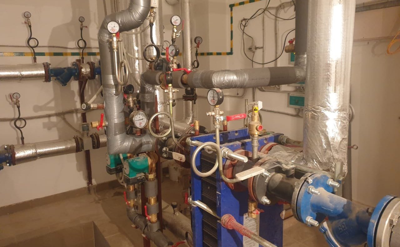 Андрей Чернышев в ходе поездки в регион проинспектировал строительство бассейна Братского государственного университета