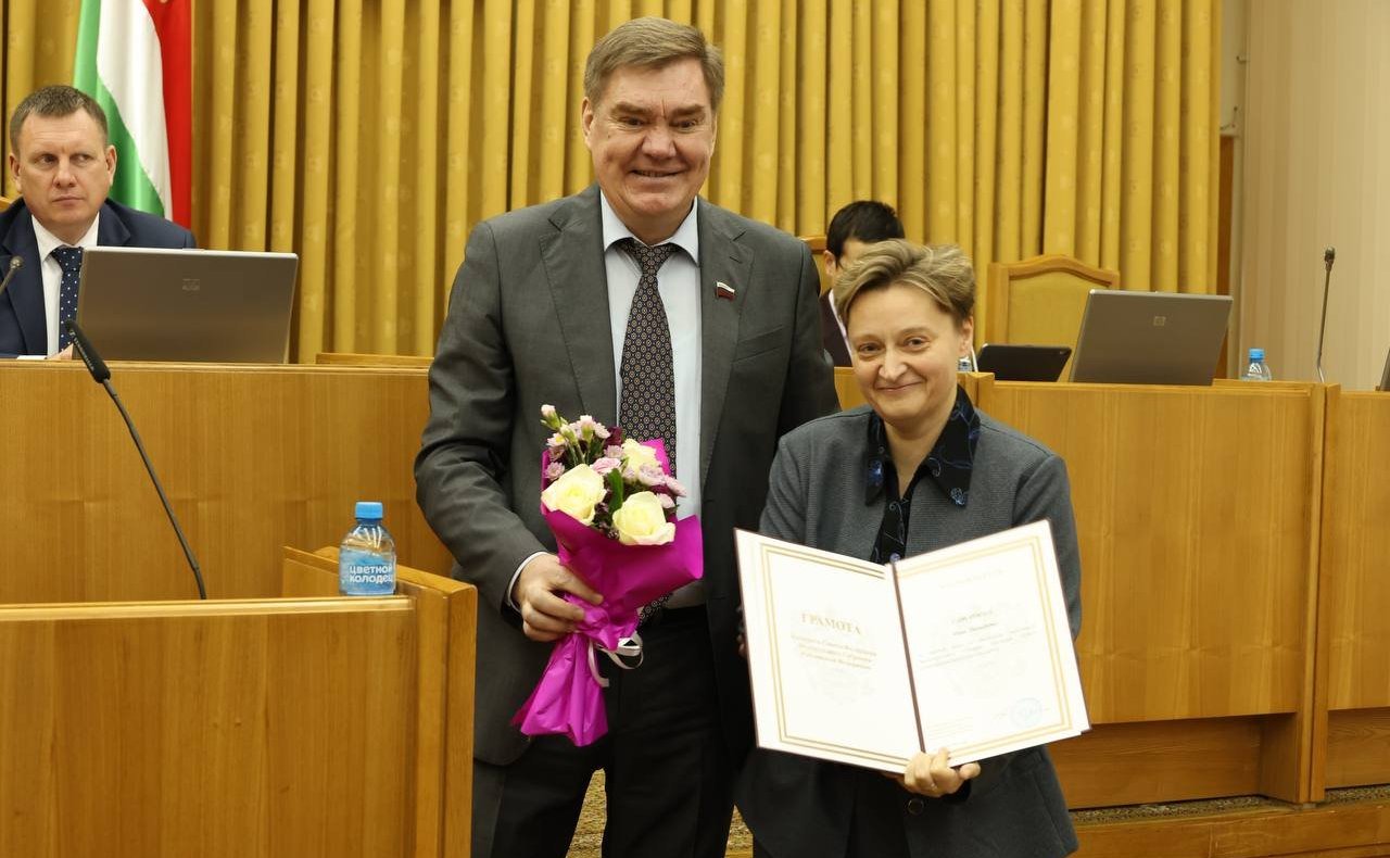 Александр Савин вручил награды Совета Федерации отличившимся землякам