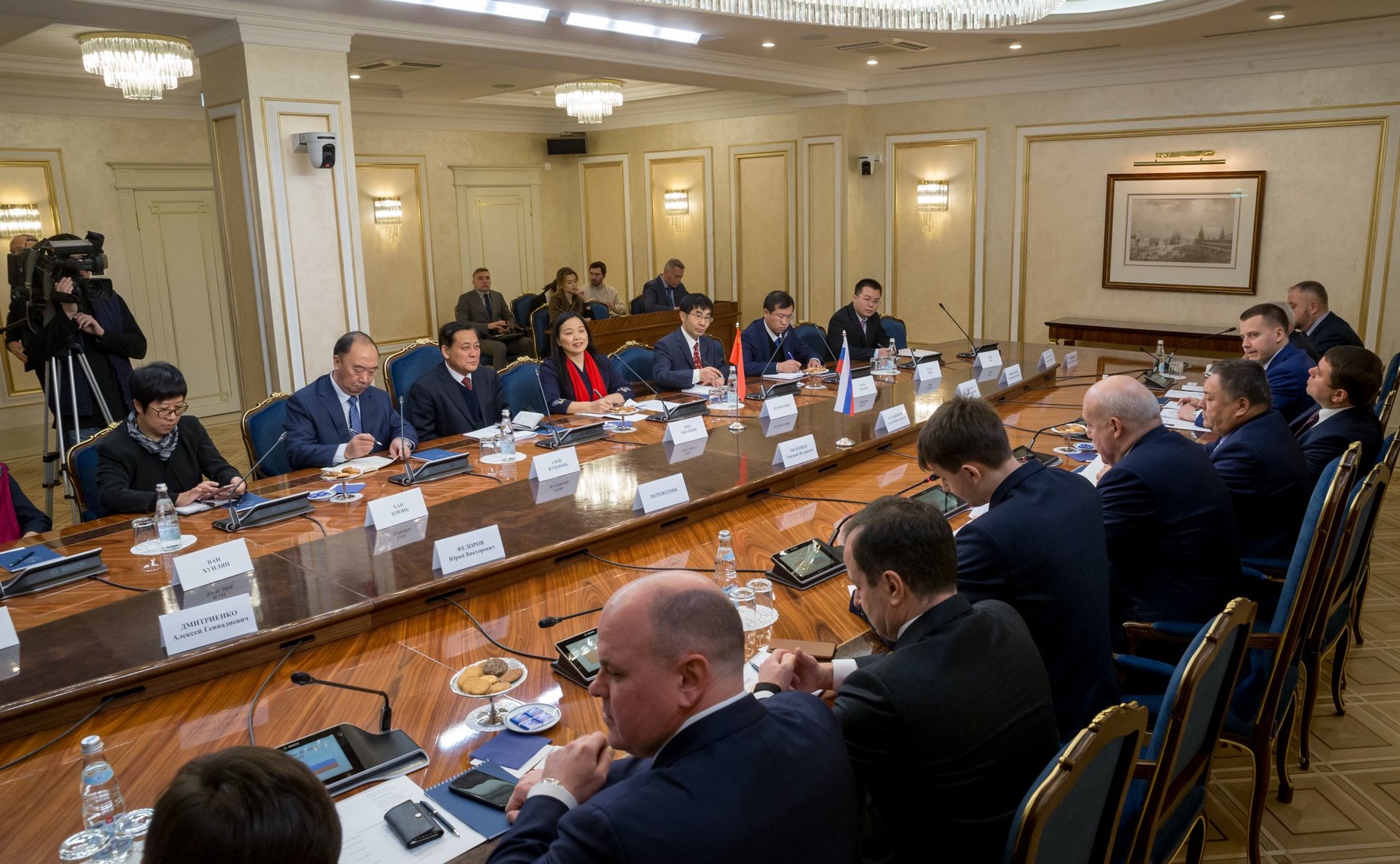 Встреча председателя Комитета Совета Федерации по экономической политике Д. Мезенцева с заместителем председателя Комитета Всекитайского собрания народных представителей КНР по вопросам финансово-экономической политики Инь Чжунцином