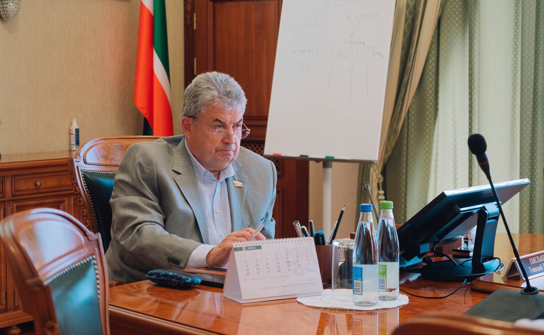 Геннадий Емельянов