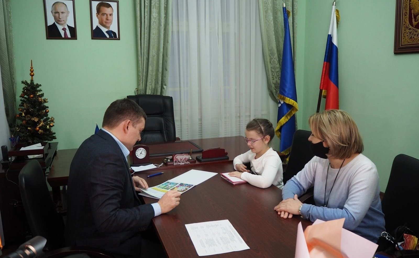 Николай Журавлев принял участие в ежегодной Всероссийской акции «Елка желаний» и осуществил новогодние мечты двух юных костромичек