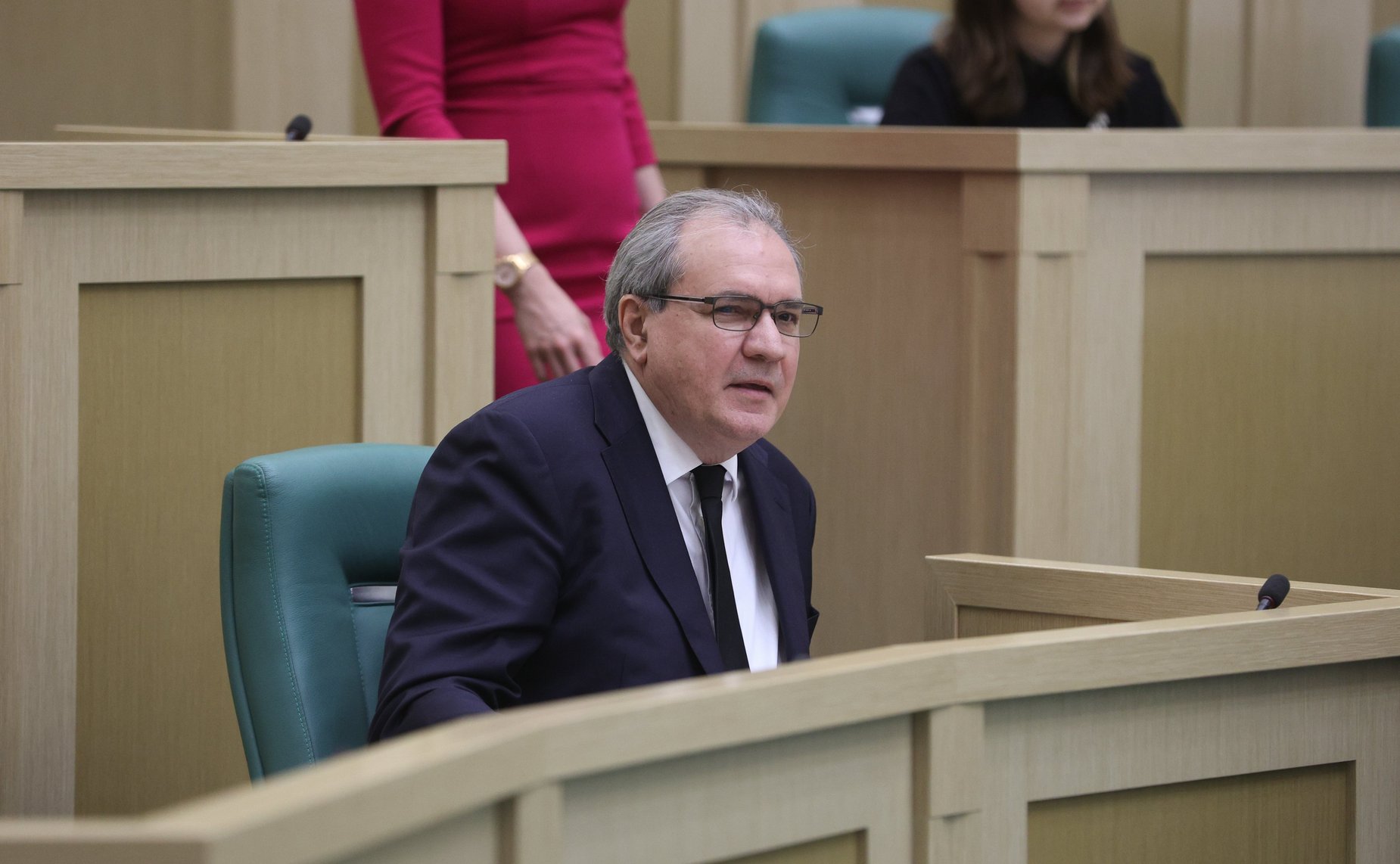 Пленарное заседание Х Парламентских встреч в рамках ХХХ Международных образовательных чтений «К 350-летию со дня рождения Петра I: секулярный мир и религиозность»