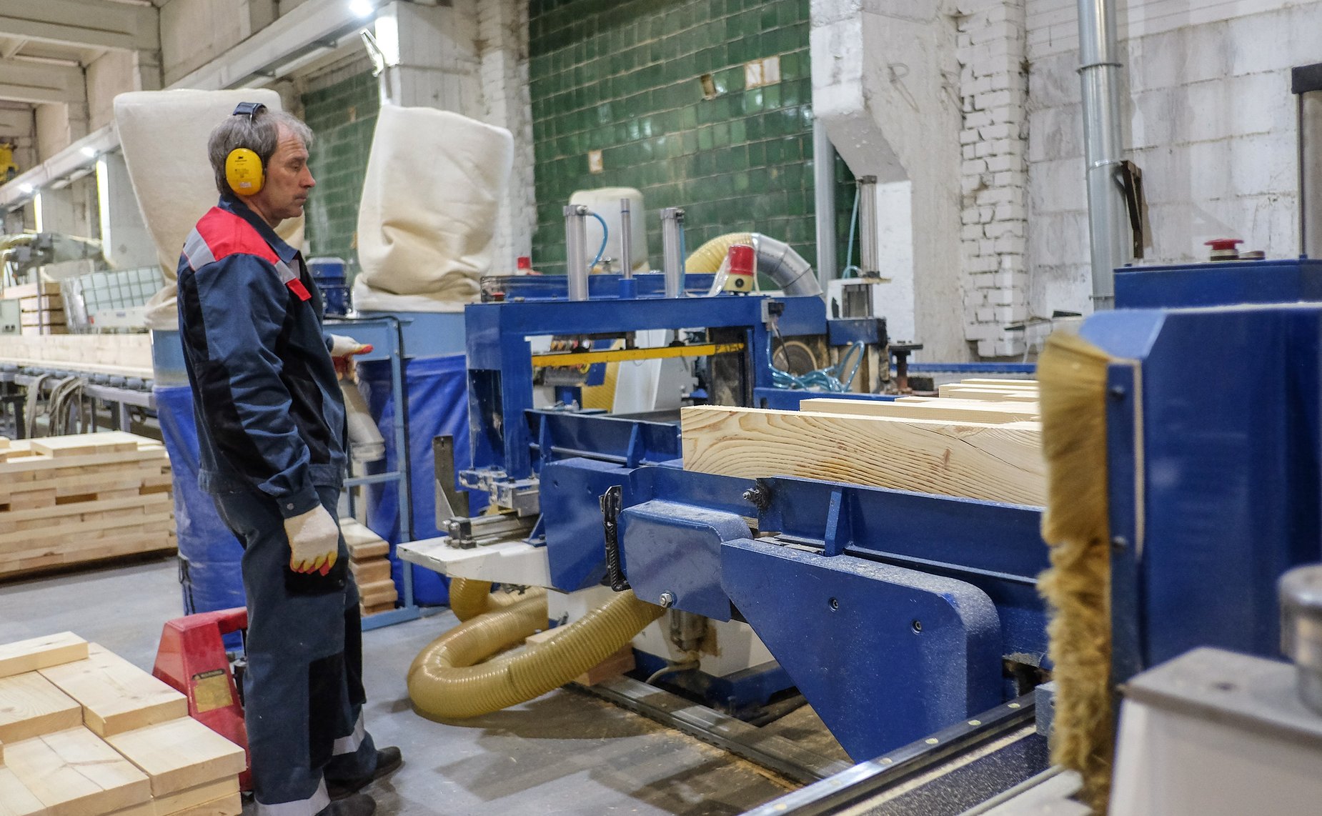 Сенаторы посетили деревоперерабатывающие предприятия в Кировской области