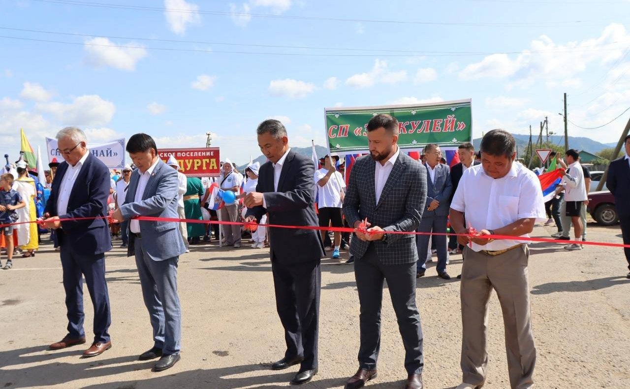 Баир Жамсуев принял участие в открытии стадиона после капитального ремонта в селе Дульдурга Забайкальского края