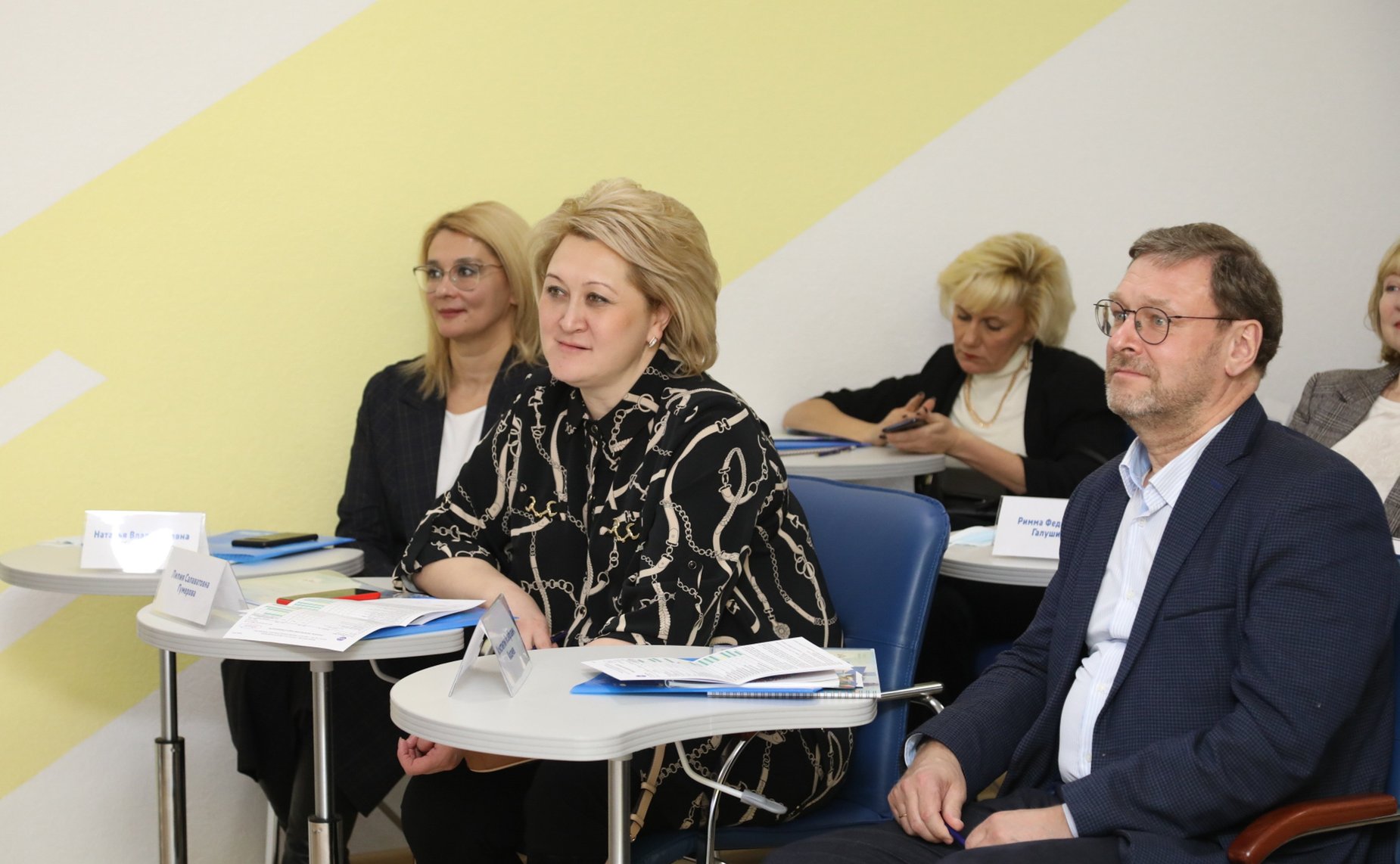 Сенаторы посетили Кировский филиал Мурманского арктического государственного университета, молодежный культурный центр «ДРОЗД» (Детям России образование, здоровье, духовность), музейно-выставочный центр предприятия «Апатит», туристический кластер «Большой