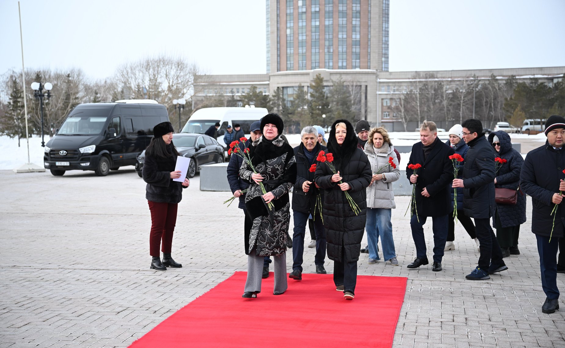 В составе делегации Постоянной комиссии МПА СНГ Татьяна Сахарова приняла участие в церемонии возложения цветов к Монументу «Защитники Отечества»