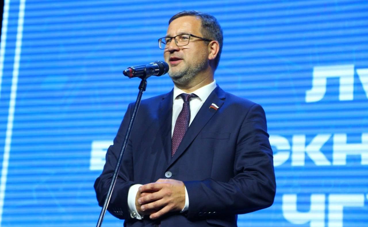 Николай Владимиров поздравил лучших студентов-активистов с окончанием вуза