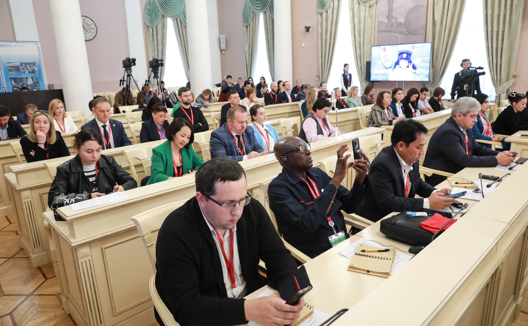 Круглый стол «Экопросвещение. Будущее глазами детей» в рамках X Невского международного экологического конгресса