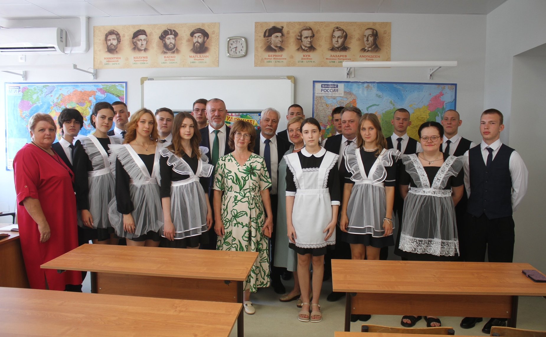 Сергей Горняков принял участие в торжественной линейке средней школы имени И.В. Мушкетова, обновленной после капитального ремонта