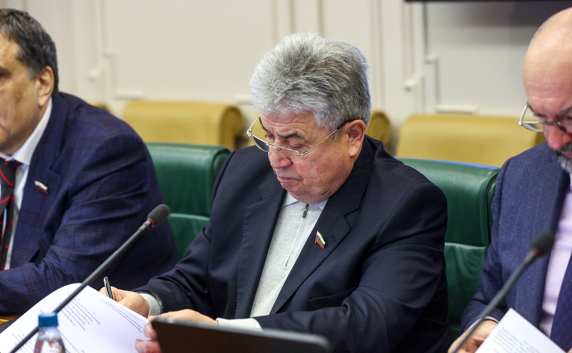 Геннадий Емельянов